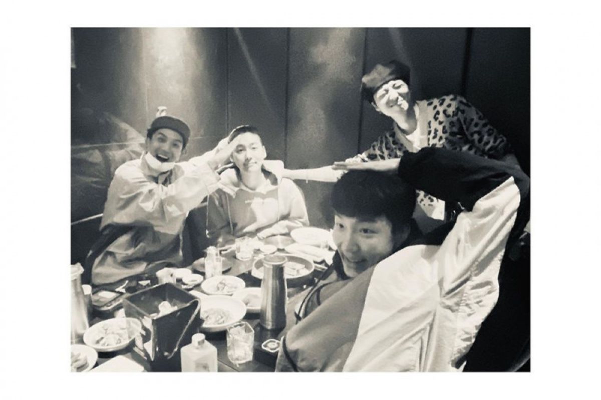 WINNER makan malam bareng jelang Jin-woo wajib militer