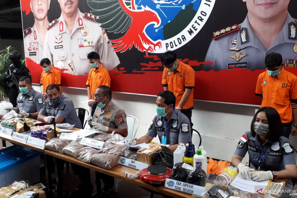 Jaringan tembakau gorila gunakan media sosial untuk komunikasi