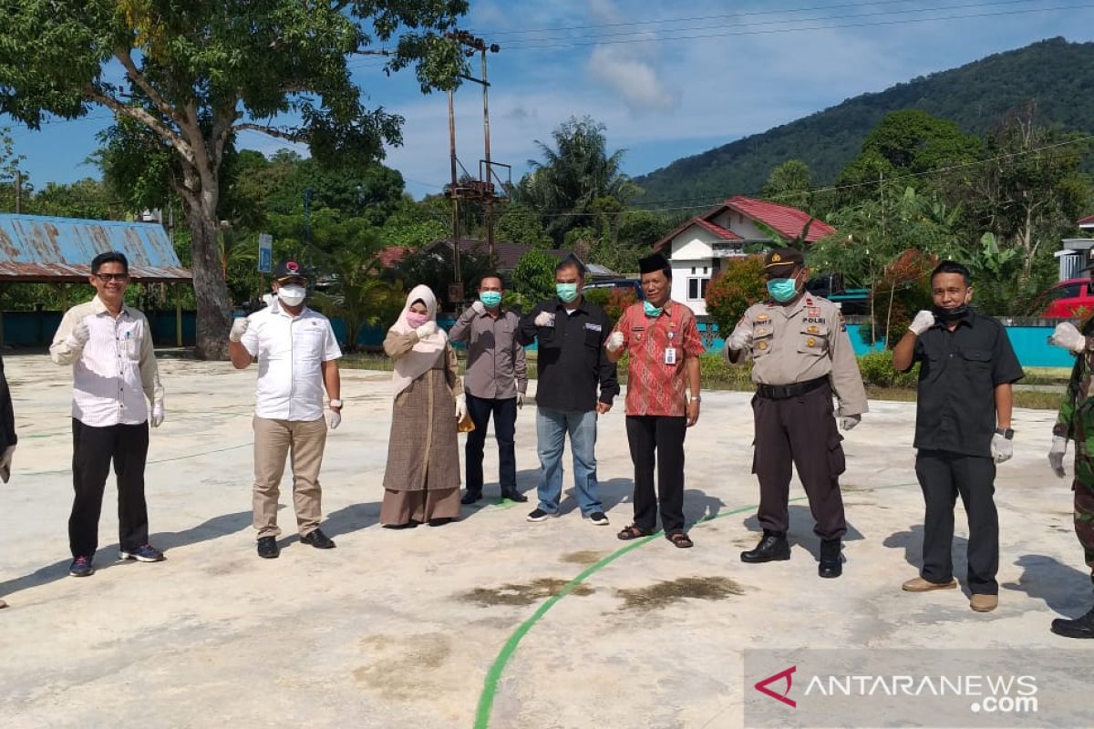 Semprot Disinfektan di Pulau Laut Timur