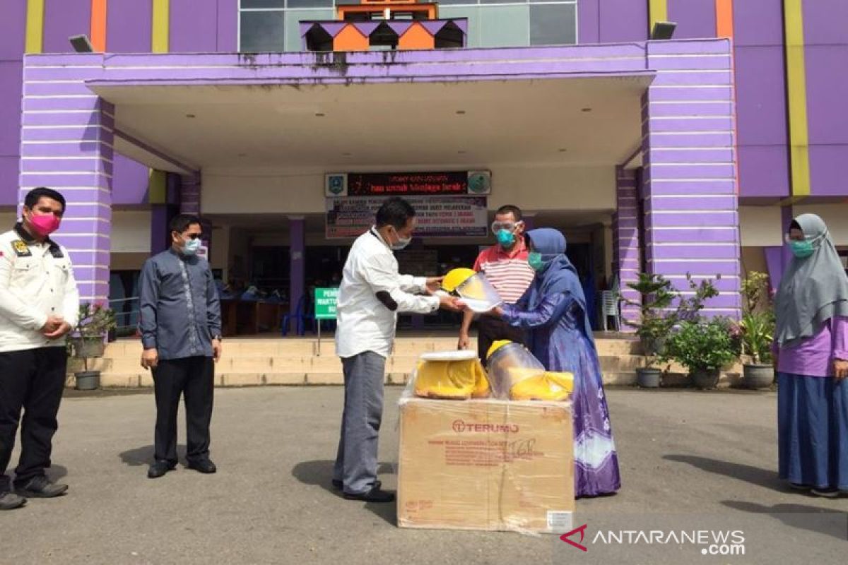 RSUD Kandangan terima bantuan APD dari Anggota DPR RI - PKS