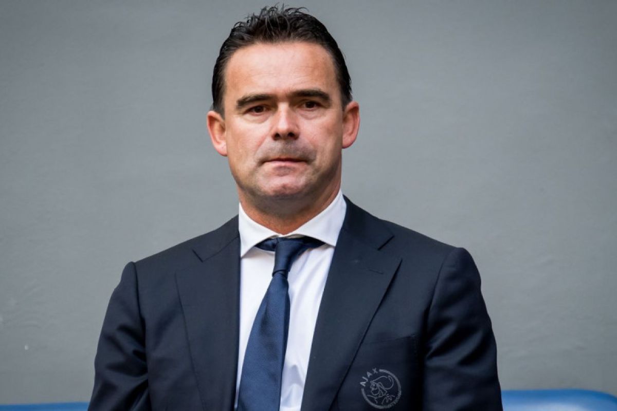 Overmars mundur sebagai Direktur Ajax akibat "pesan tidak pantas"