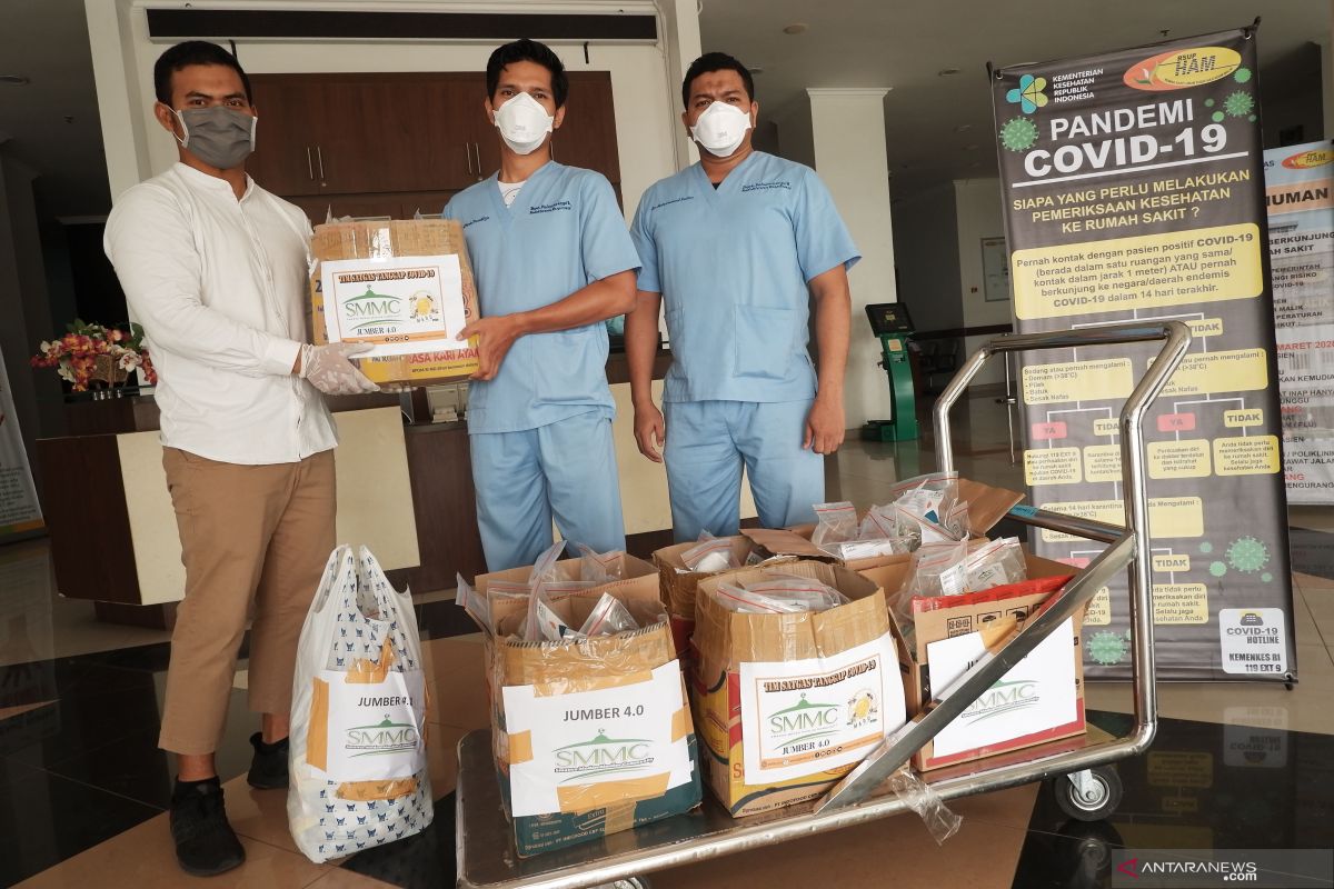 Komunitas Muslim SMMC bantu nutrisi dan vitamin kepada petugas medis COVID-19