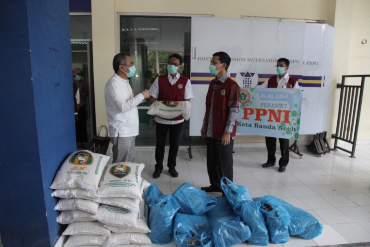 DPRK Banda Aceh serahkan sembako bagi tenaga medis tangani COVID-19