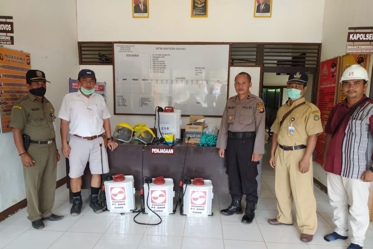 Sinarmas berikan bantuan APD-penyemprotan disinfektancegah penyebaran COVID-19