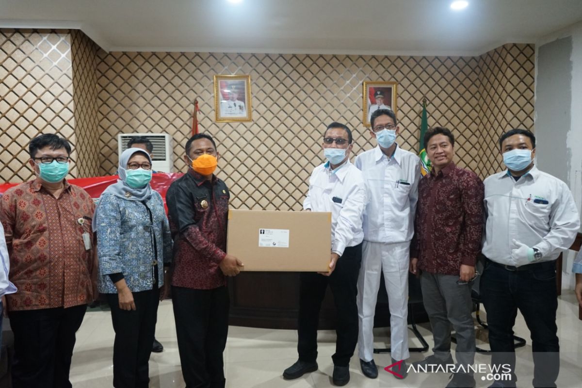 Kabupaten Bekasi menerima bantuan 5.000 APD