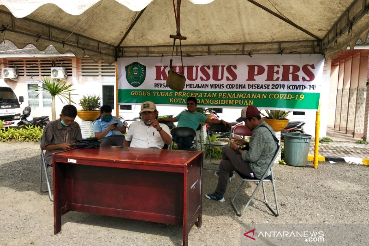 Menjaga Informasi akurat terkait COVID-19, Pemkot Padangsidimpuan dirikan tenda wartawan
