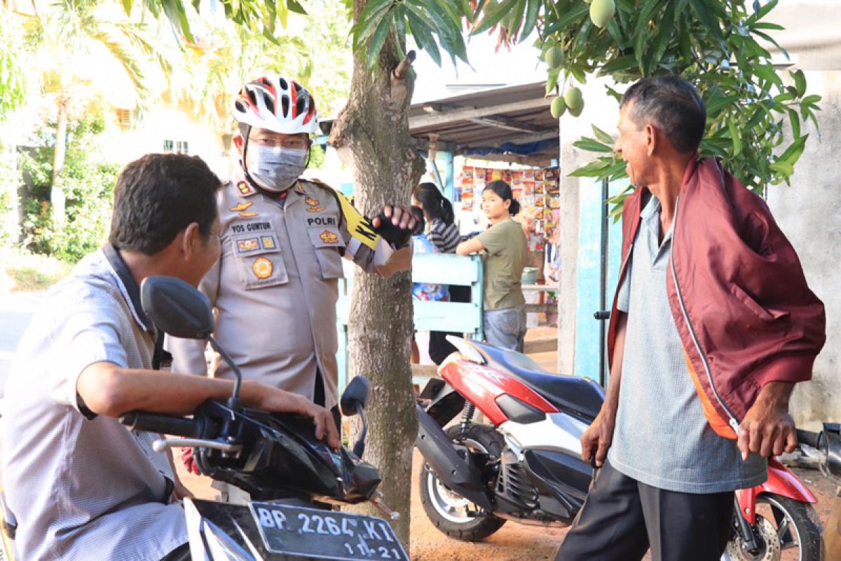 Satgas Aman Nusa II semprot disinfektan di pemukiman Telaga Riau