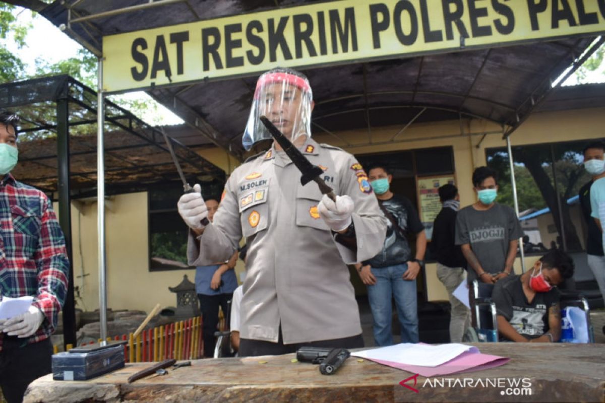 Warga Palu ciptakan pelindung wajah hindari corona