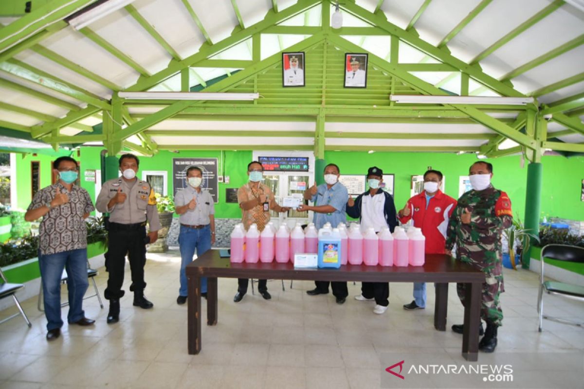 Pupuk Kaltim Salurkan Bantuan Antisipasi COVID-19 di lingkar perusahaan