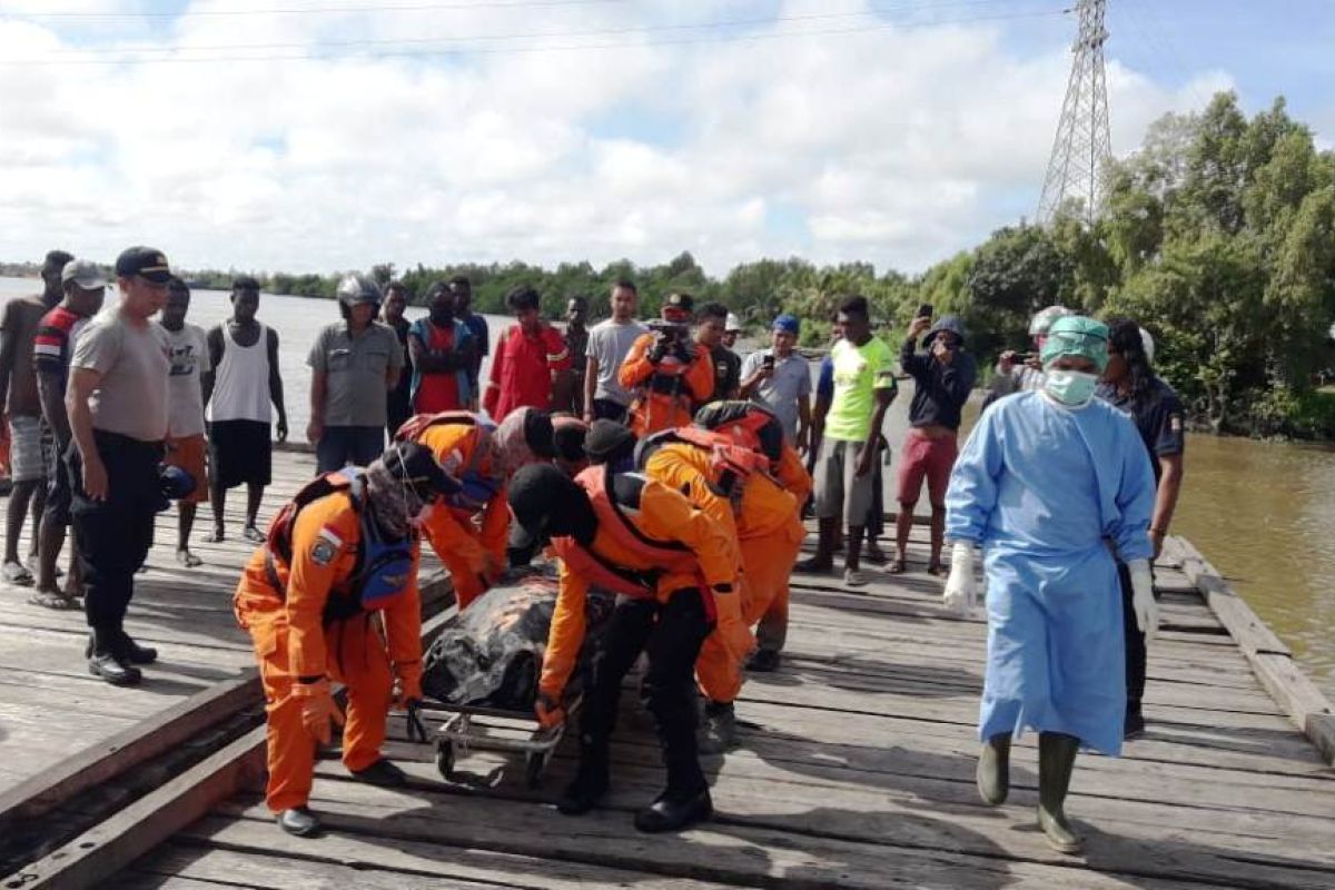 Warga Merauke temukan korban kebakaran kapal LCT