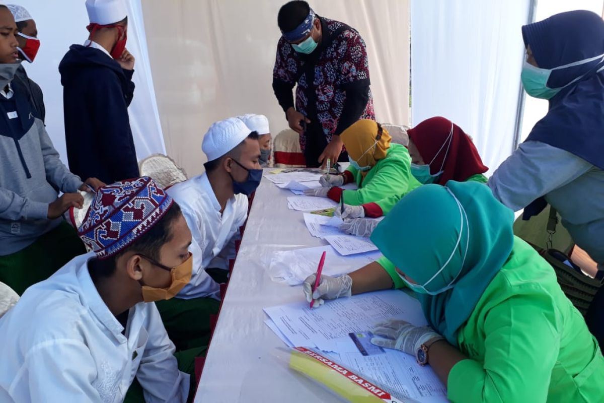 Puluhan santri pulang ke Jember jalani pemeriksaan kesehatan