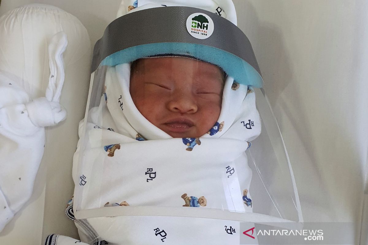 Bayi baru lahir di Israel menjadi pasien termuda corona