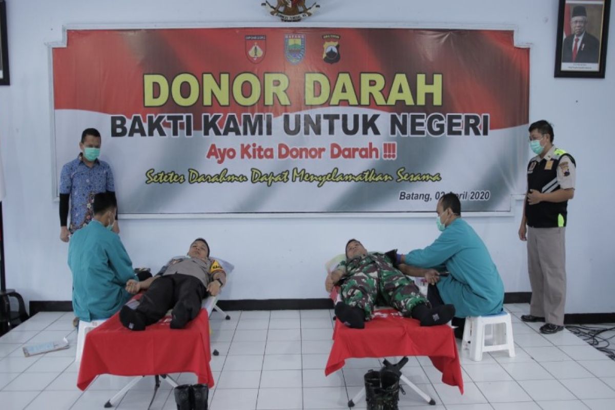 Personel Polres dan Kodim Batang sumbang 71 kantong  darah