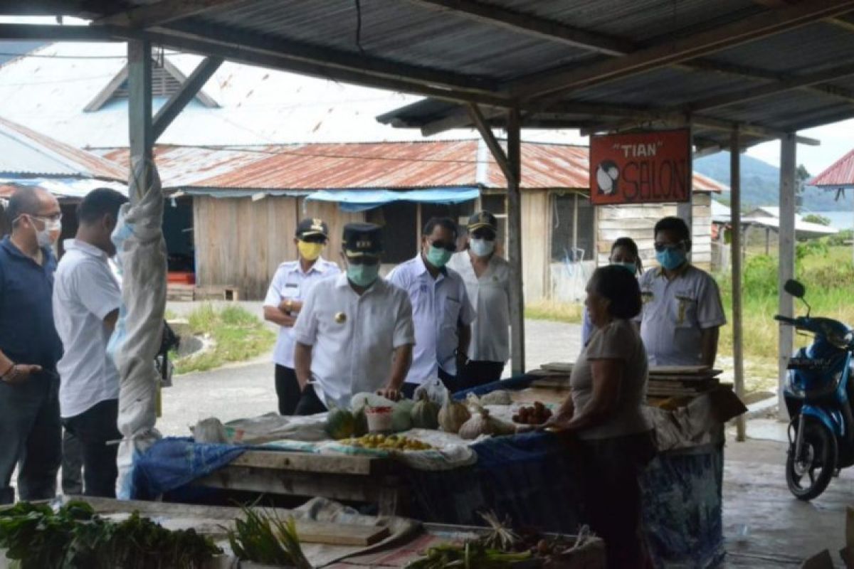 Bupati Poso ke Tentena, Sekda ke Dongi-Dongi tinjau pos COVID-19