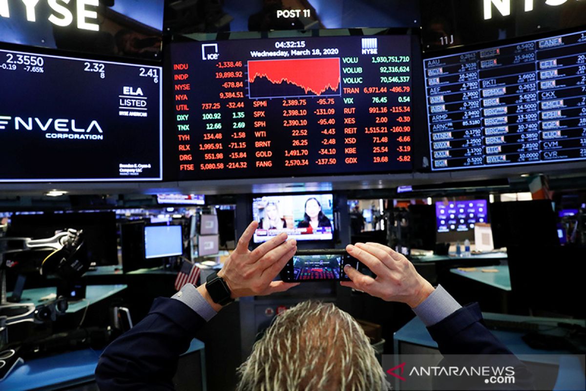 Wall Street dibuka tergelincir seiring volatilitas pasar berlanjut