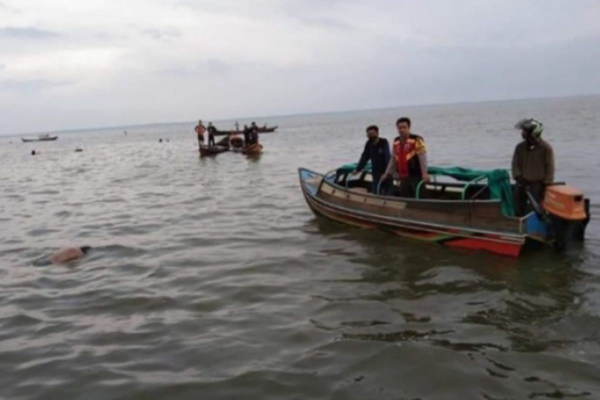 Kapten kapal ditemukan tewas mengapung di Desa Sungai Laut Inhil