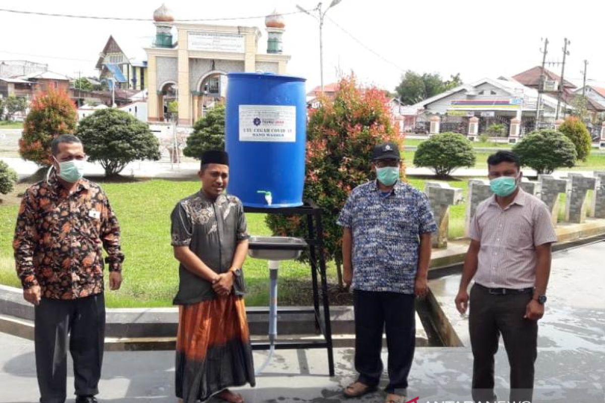 Ajak hidup sehat, UTU Meulaboh sebar alat pencuci tangan di Aceh Barat