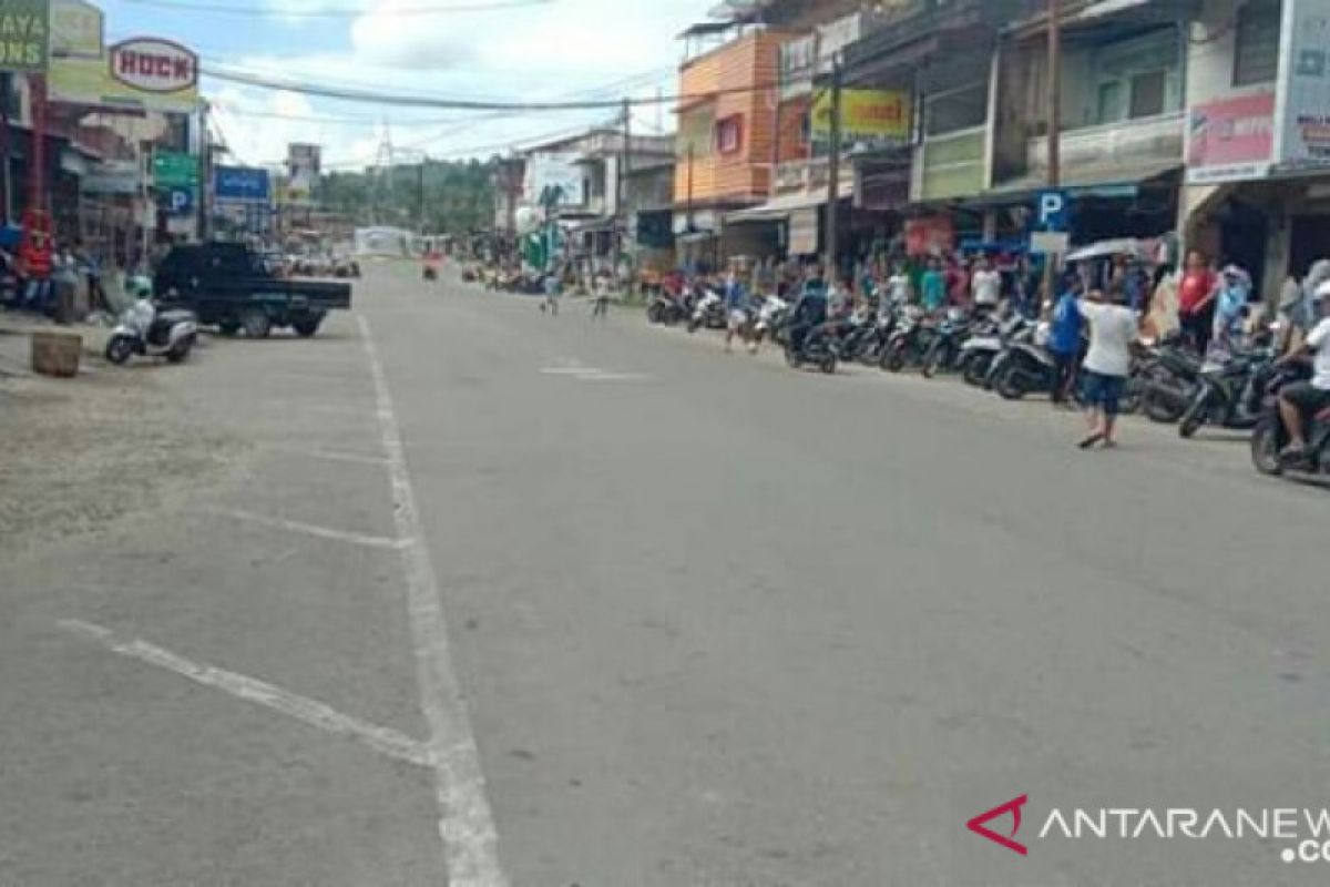 Diprotes warga, penutupan dua jalan utama di Gunungsitoli dibatalkan