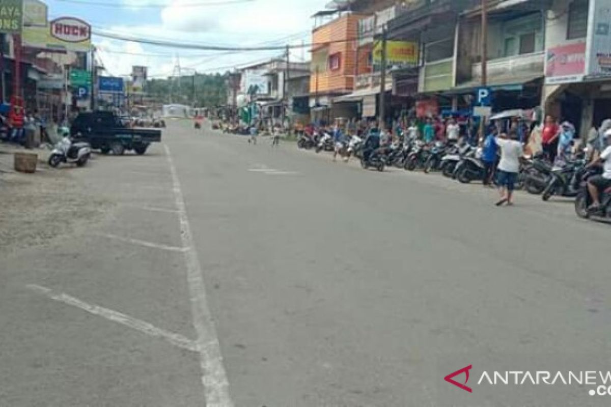 Banyak protes, penutupan dua jalan utama di Gunungsitoli dibatalkan