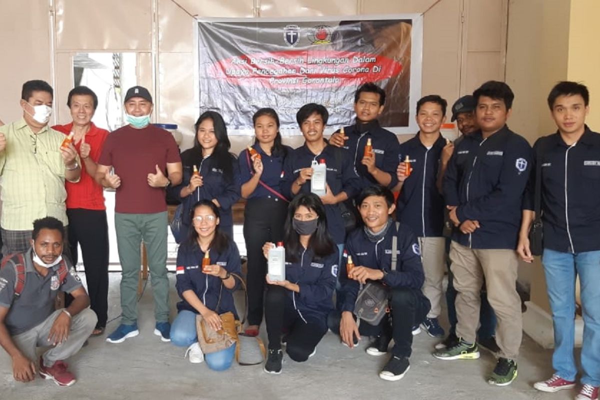 GMKI Cabang Gorontalo Peduli COVID-19, bagikan hand sanitizer ke pengemudi bentor