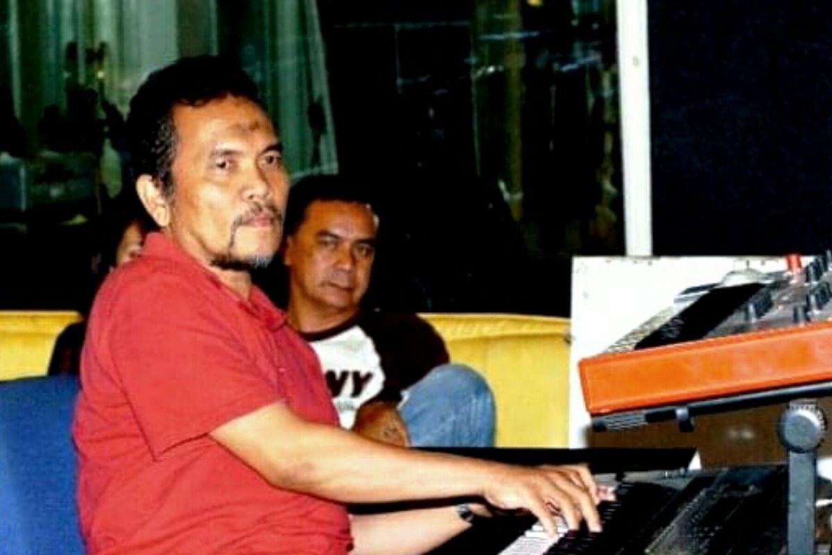 Nama Debby Nasution kembali dihidupkan lewat album "Menanti Hari"