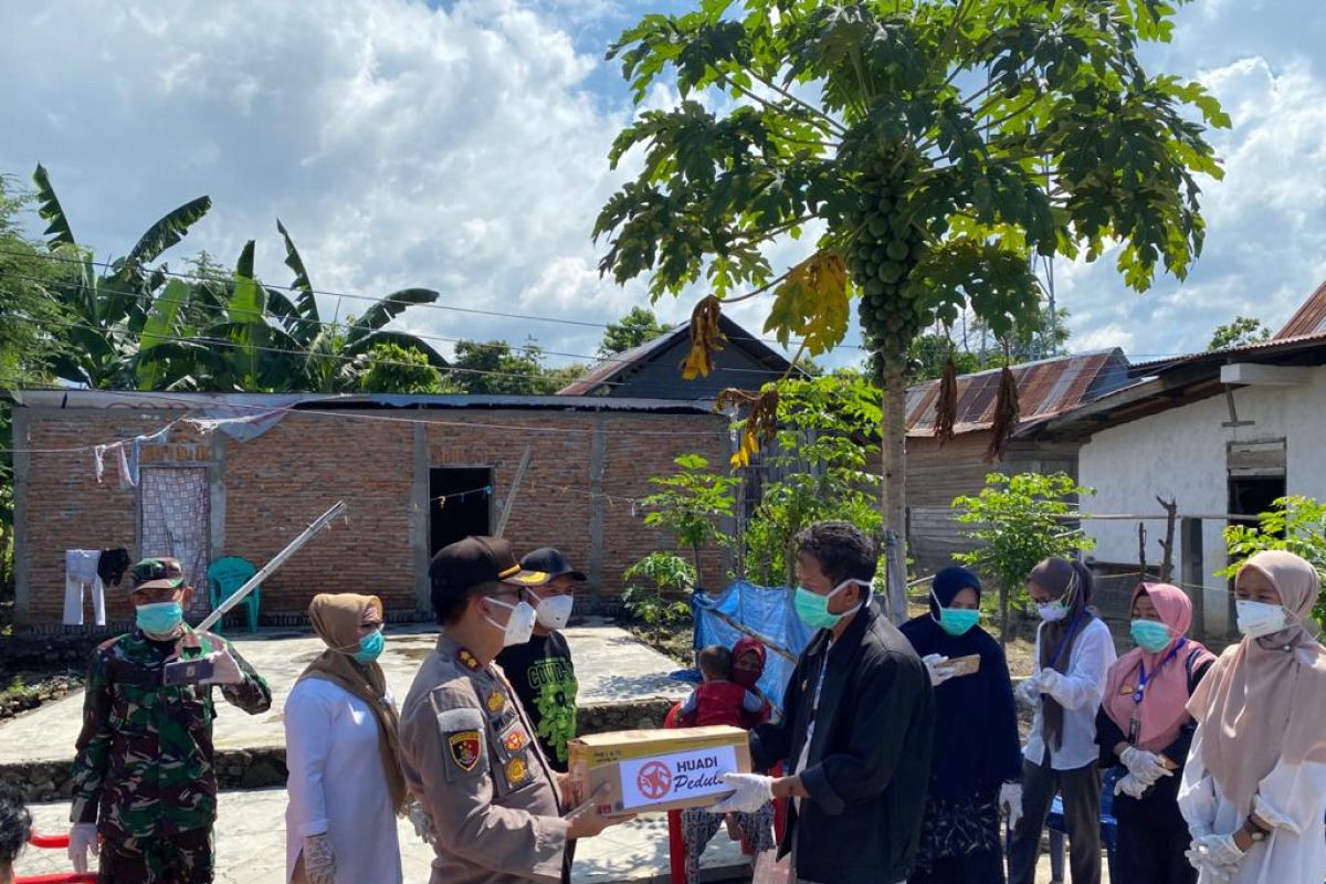 Pemkab Bantaeng salurkan masker dan bahan pokok untuk ODP COVID-19 di tujuh lokasi