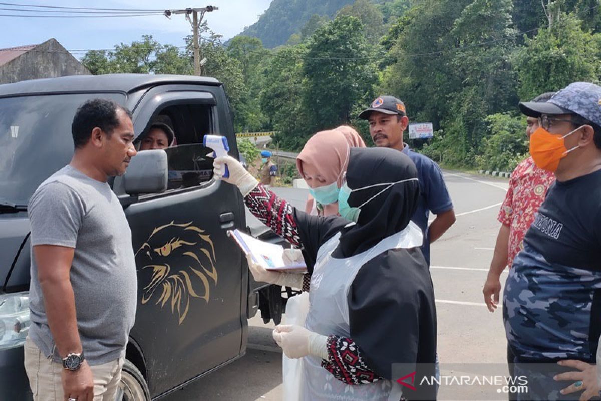 Masuk Aceh Jaya diperiksa kesehatan, suhu di atas normal akan diisolasi