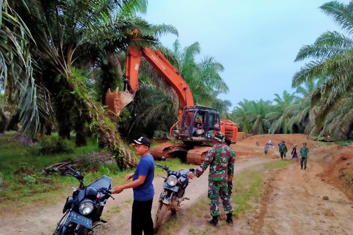 Masyarakat ikut langsung awasi pekerjaan jalan