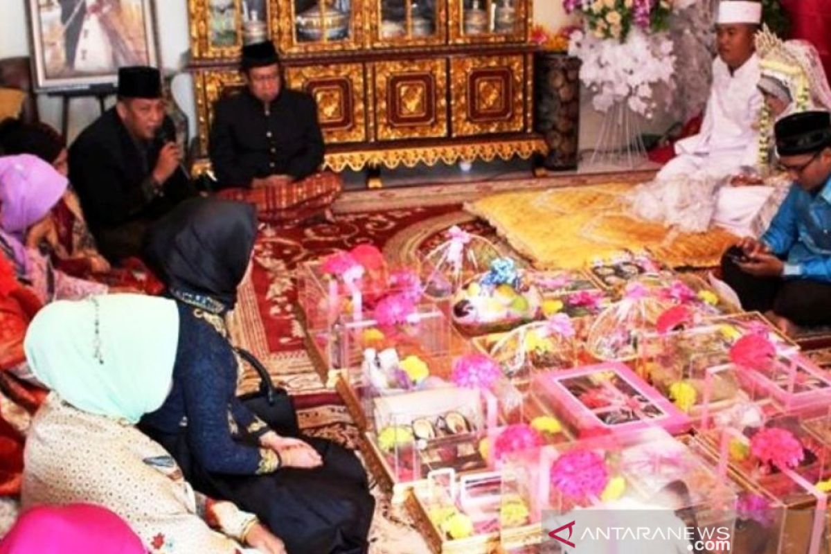 Masyarakat sesalkan kebijakan hentikan  pendaftaran nikah