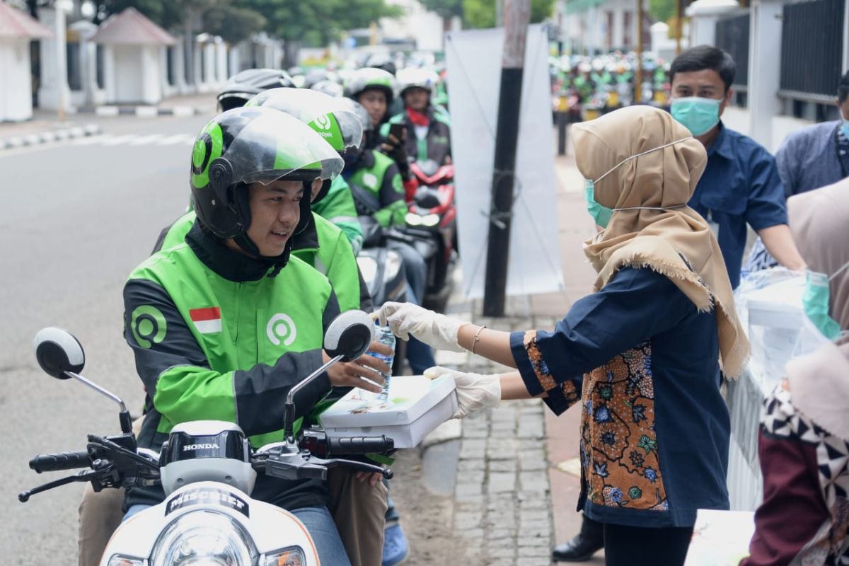 Istana Presiden bagikan ribuan nasi kotak untuk pengendara