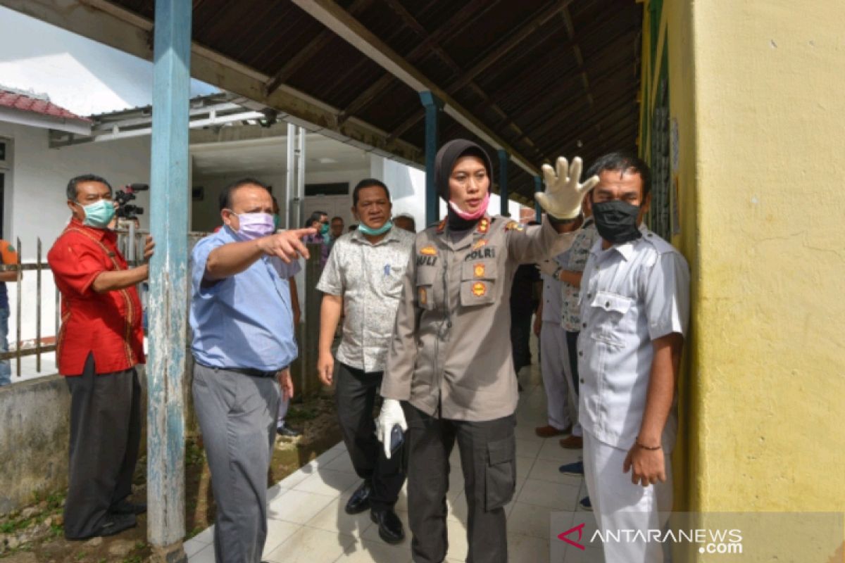 Kapolres Padangsidimpuan minta warga tetap tenang pasca meninggalnya pasien COVID-19