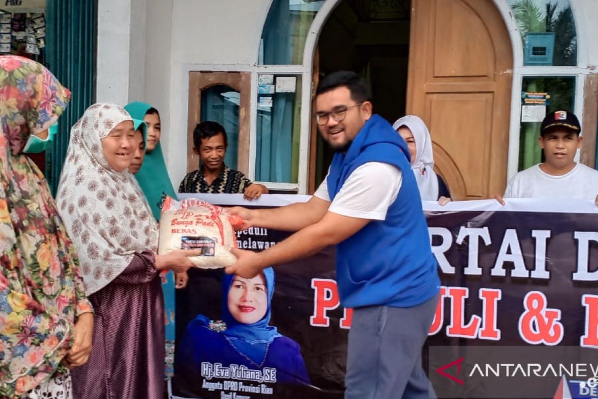 Demokrat Kampar ketahuan bagi-bagi sembako saat wabah corona