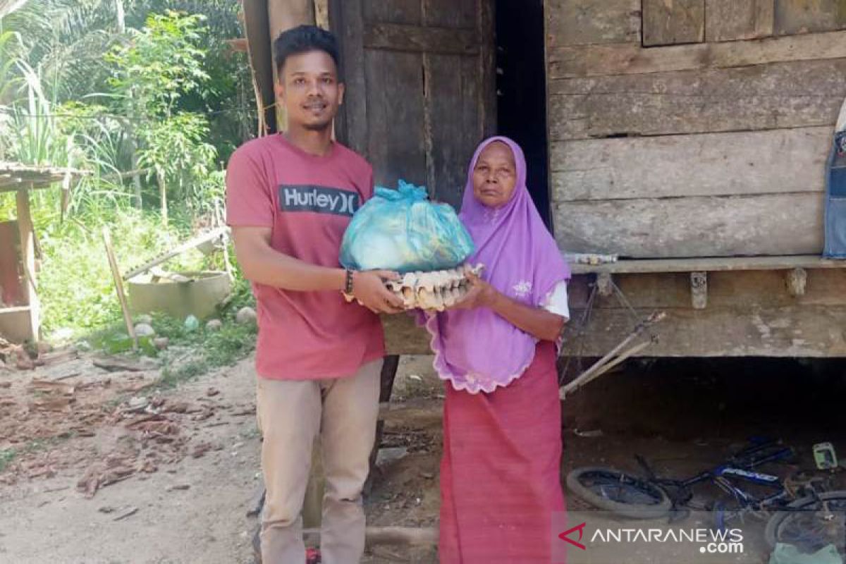 Setelah jalani karantina mandiri, pria di Aceh Utara bagi-bagi sembako