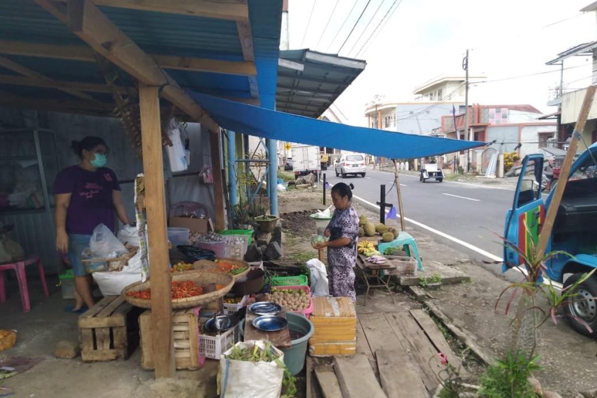 Pedagang pasar di Mitra gelar jualannya di rumah