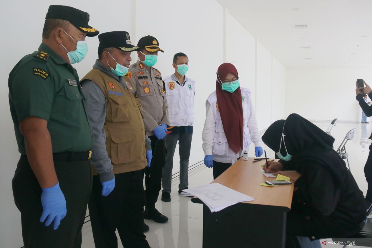 Banjarbaru tandai pendatang dengan tinta cegah penularan Corona