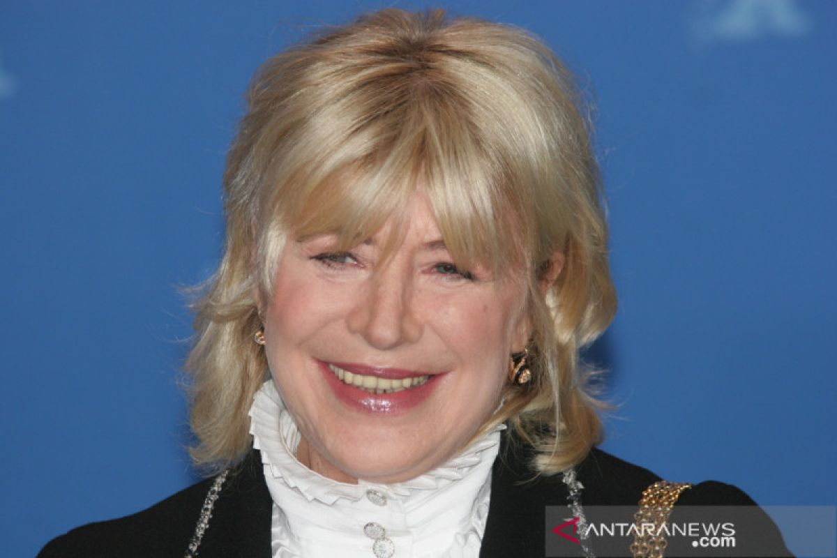 Penyanyi Marianne Faithfull dirawat di RS karena corona