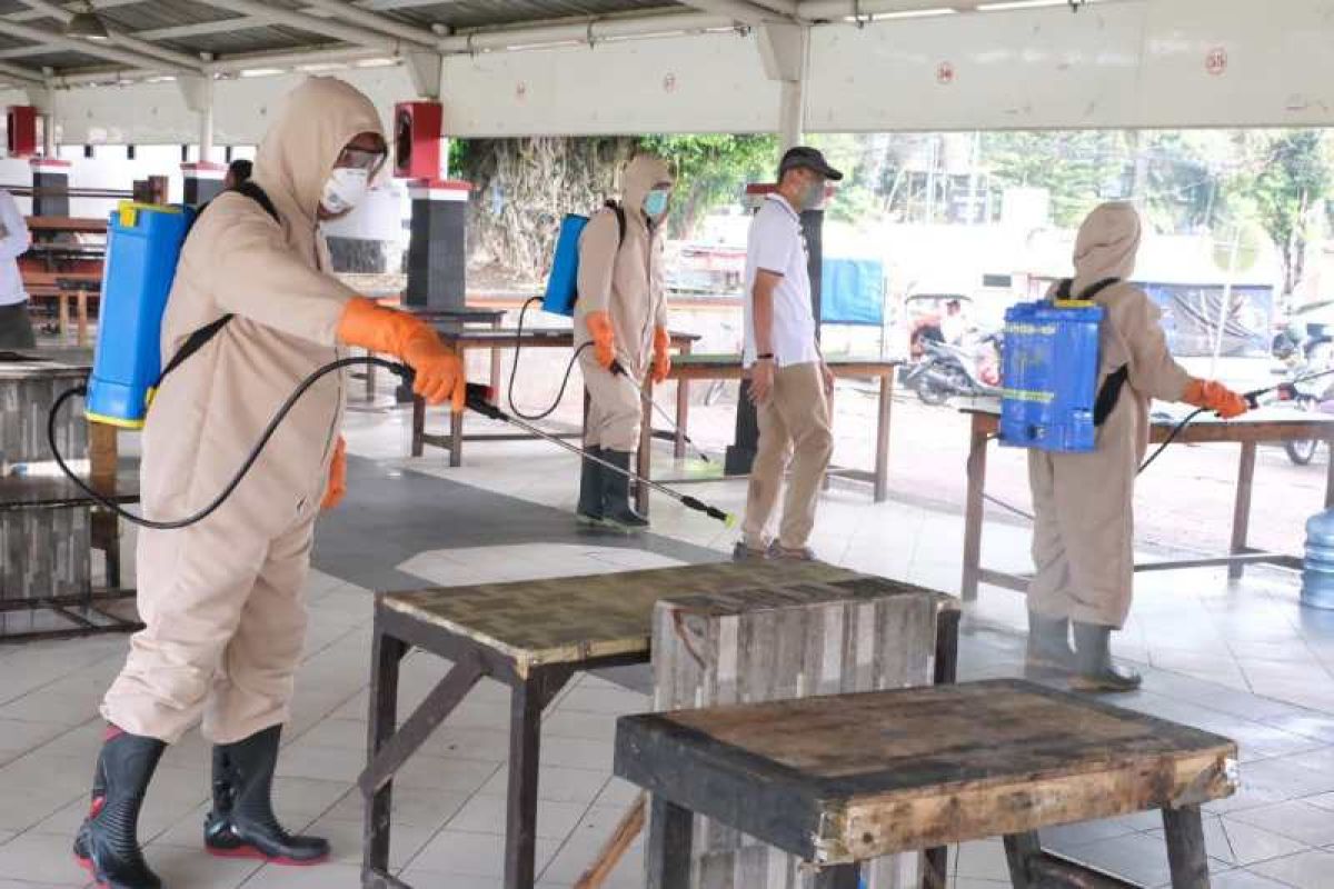 Wali Kota Magelang pimpin penyemprotan cairan disinfektan massal