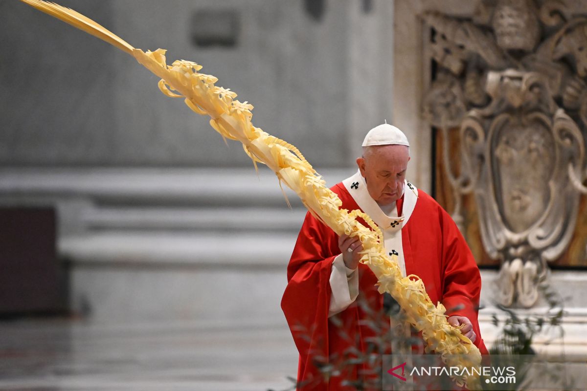 Paus Fransiskus puji peran perawat  melawan virus corona
