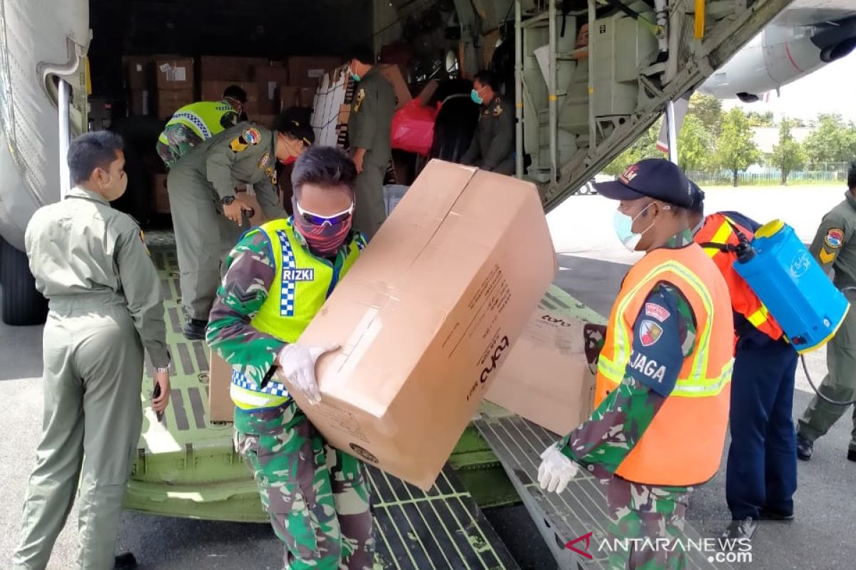 Air Force distributes 60 coli of PPE for South Kalimantan