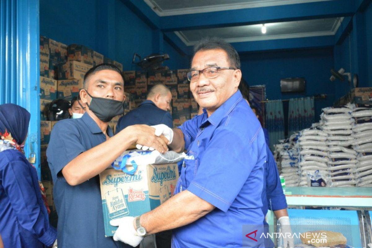 Delmeria bagikan 3.000 paket sembako bagi warga Sibolga terdampak COVID-19