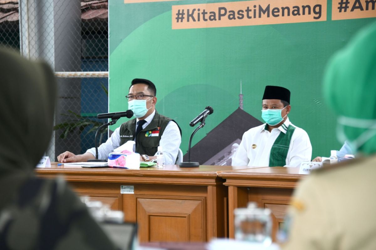 West Java governor unveils strategy for proposing social distancing