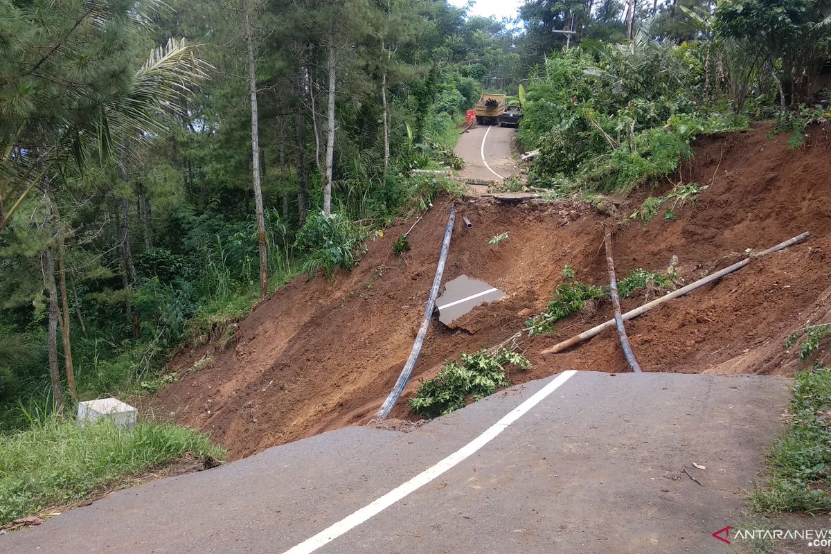 Terdampak longsor, Pemkab Trenggalek buka jalan baru di jalur selingkar Wilis