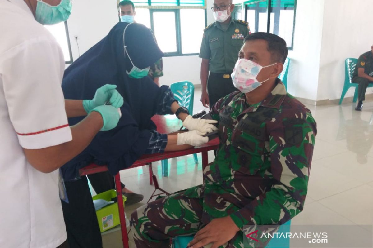 Pasukan TNI Korem Tadulako donorkan darah bantu pasien COVID-19