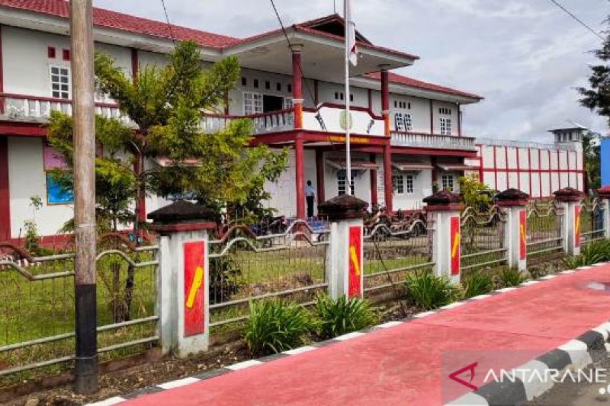 Lapas Wamena bangun bilik cairan disinfektan sederhana