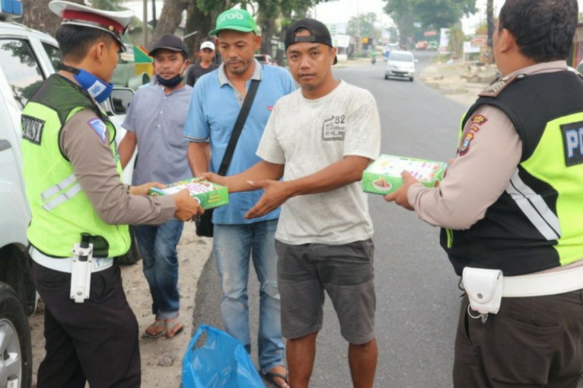 Bhayangkari Cabang Simalungun bantu warga kurang mampu