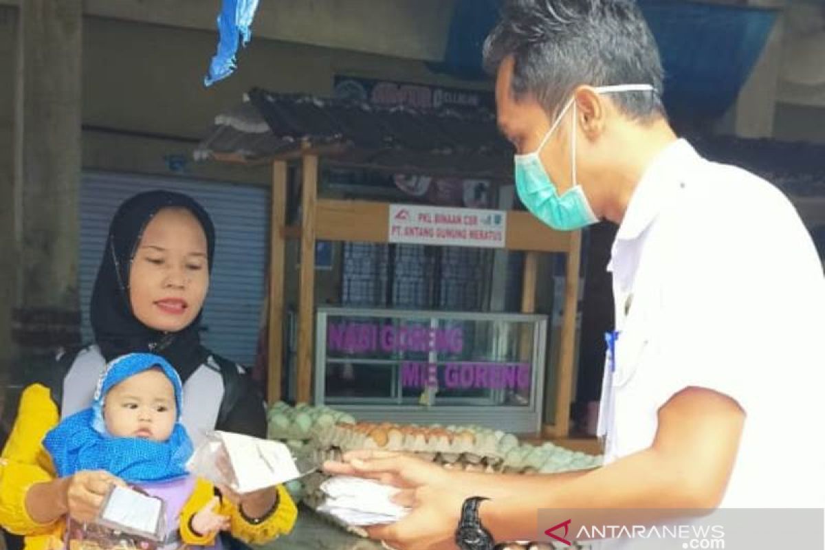 Sikapi wajib masker, Camat Daha Selatan instruksikan pemesanan untuk dibagikan gratis