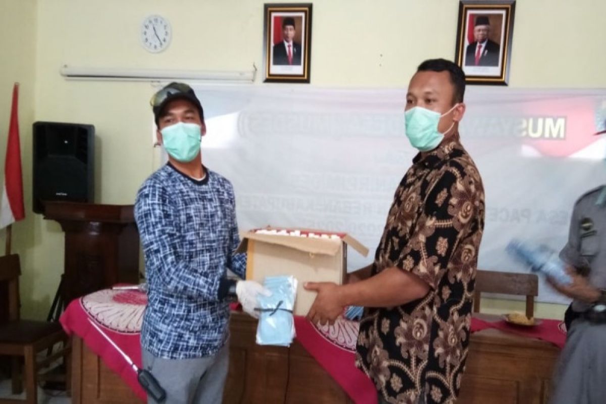 Pemkab Batang bagikan 15 ribu masker antisipasi COVID-19