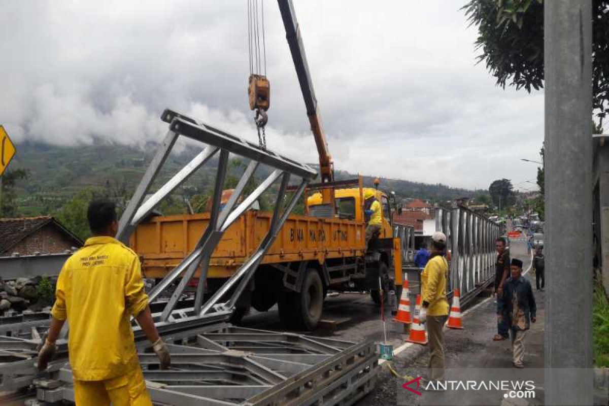 Pembuatan jembatan darurat jalur Temanggung-Wonosobo sudah 50 persen
