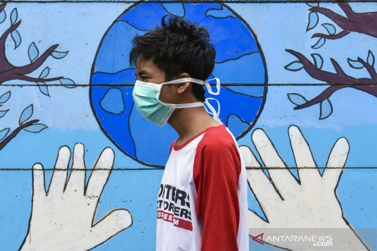 Presiden Joko Widodo wajibkan seluruh warga pakai masker saat berada di luar rumah