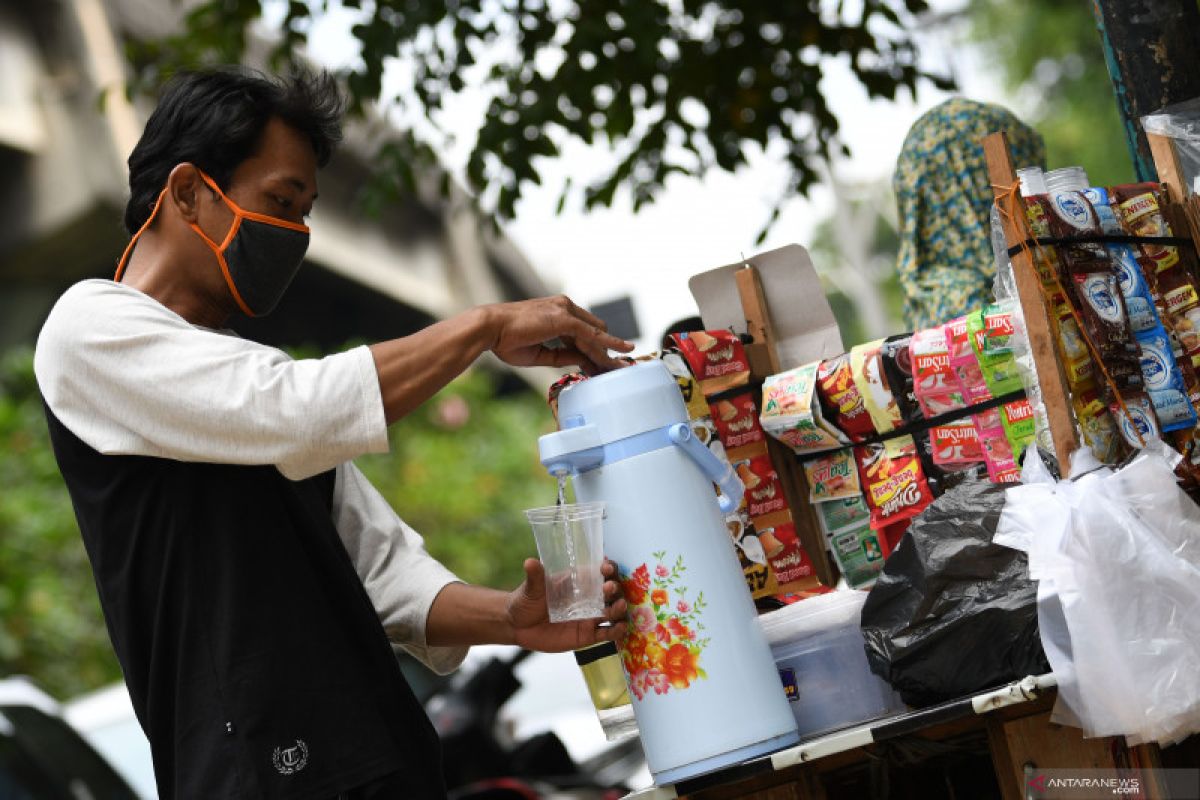 Ekonom nilai positif kebijakan pemerintah hadapi COVID-19